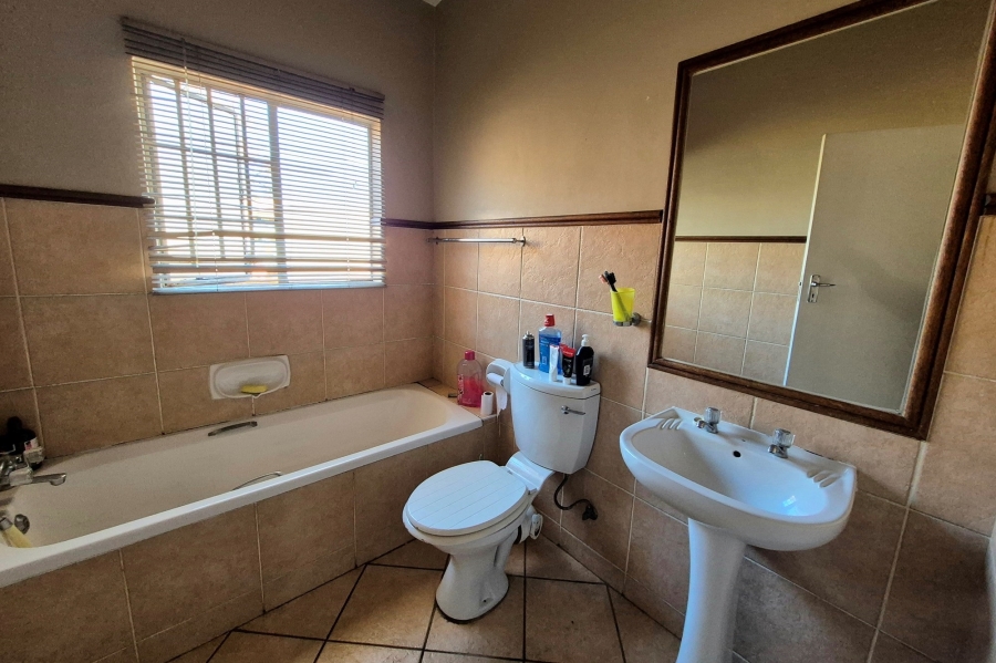 To Let 3 Bedroom Property for Rent in Die Hoewes Gauteng