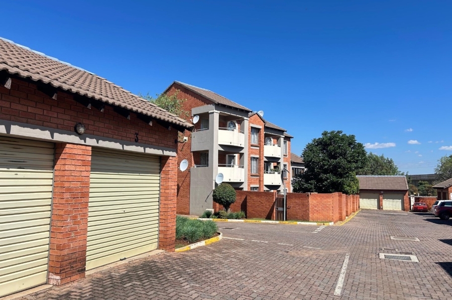 To Let 3 Bedroom Property for Rent in Die Hoewes Gauteng