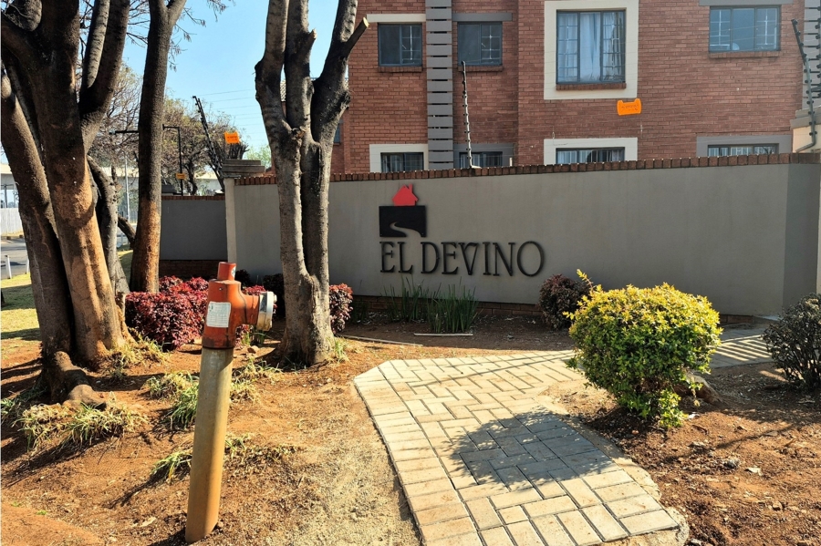 3 Bedroom Property for Sale in Die Hoewes Gauteng