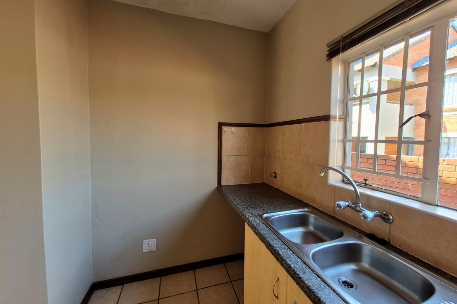 3 Bedroom Property for Sale in Die Hoewes Gauteng