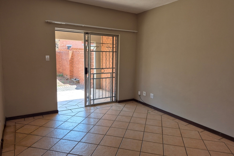 3 Bedroom Property for Sale in Die Hoewes Gauteng