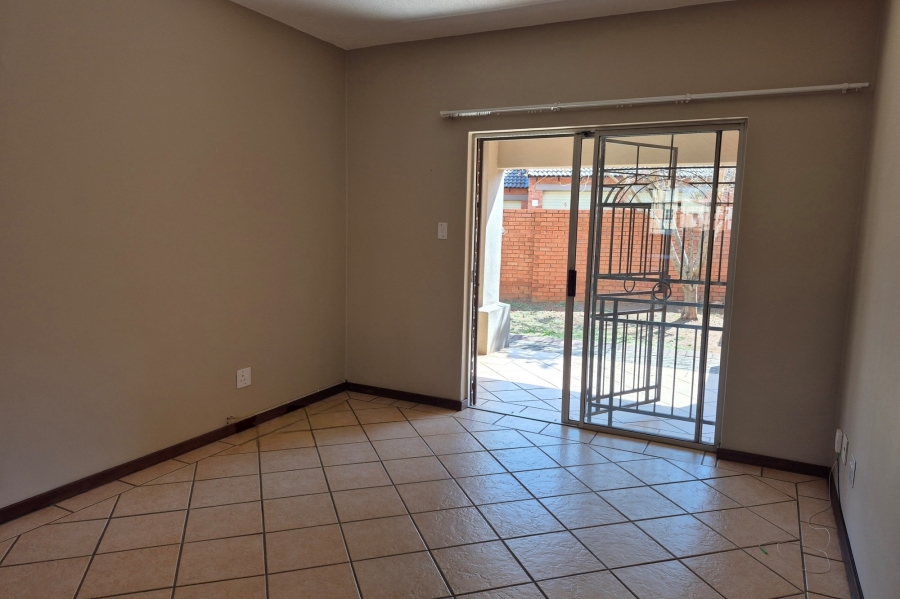 3 Bedroom Property for Sale in Die Hoewes Gauteng