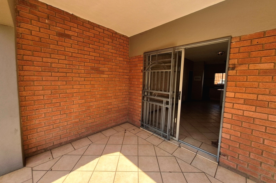 3 Bedroom Property for Sale in Die Hoewes Gauteng
