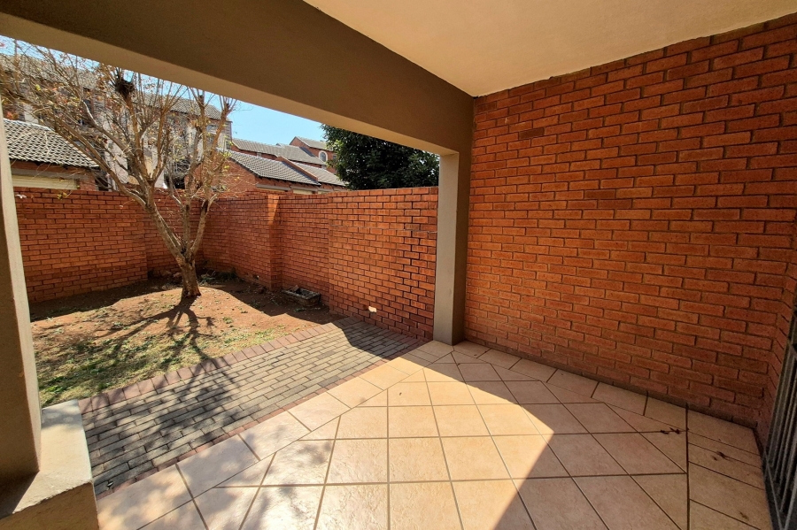 3 Bedroom Property for Sale in Die Hoewes Gauteng