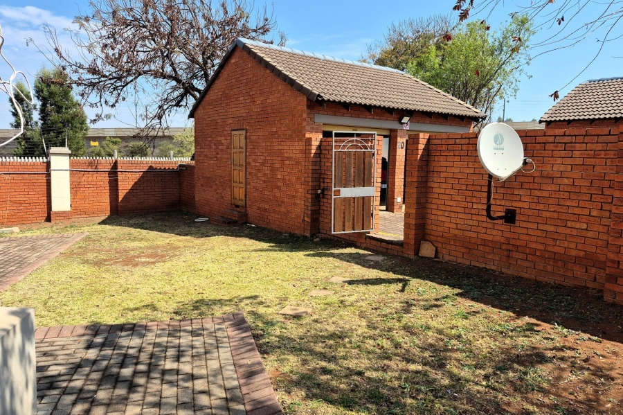 3 Bedroom Property for Sale in Die Hoewes Gauteng