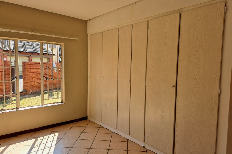 3 Bedroom Property for Sale in Die Hoewes Gauteng