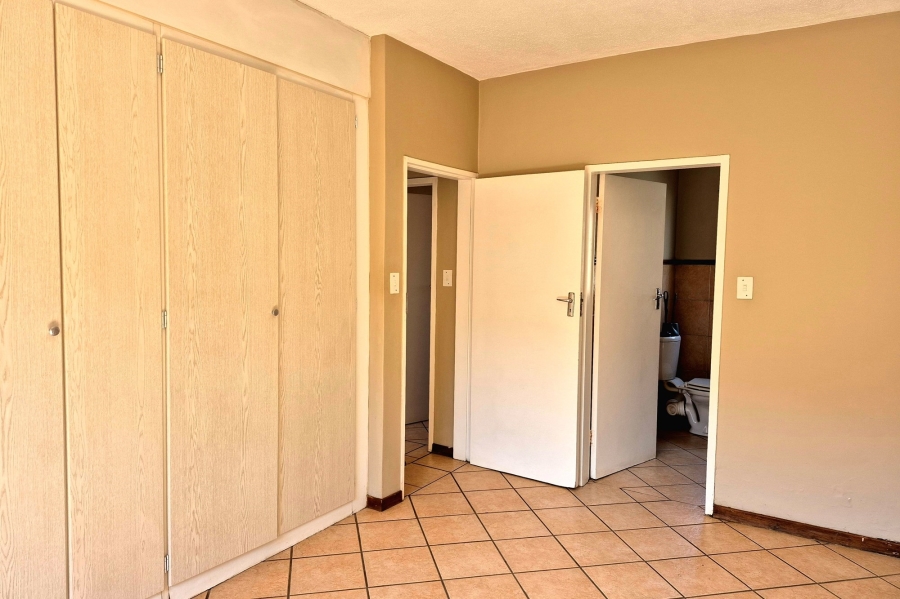 3 Bedroom Property for Sale in Die Hoewes Gauteng