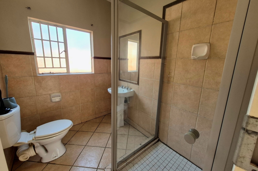 3 Bedroom Property for Sale in Die Hoewes Gauteng