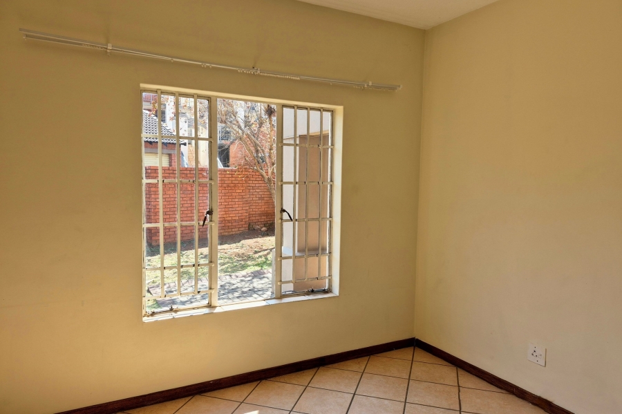 3 Bedroom Property for Sale in Die Hoewes Gauteng