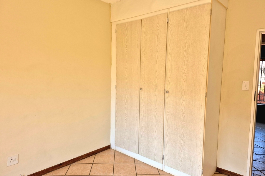 3 Bedroom Property for Sale in Die Hoewes Gauteng