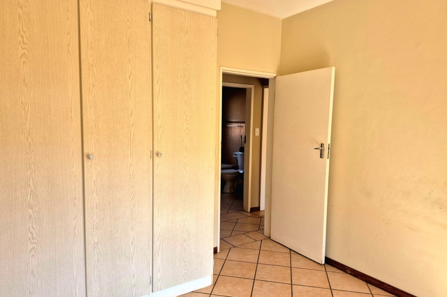 3 Bedroom Property for Sale in Die Hoewes Gauteng