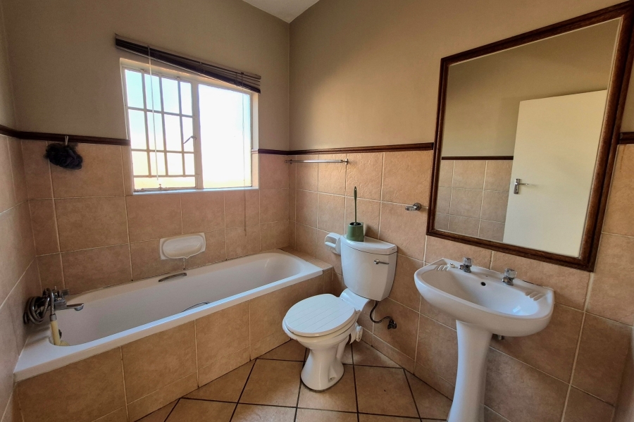 3 Bedroom Property for Sale in Die Hoewes Gauteng