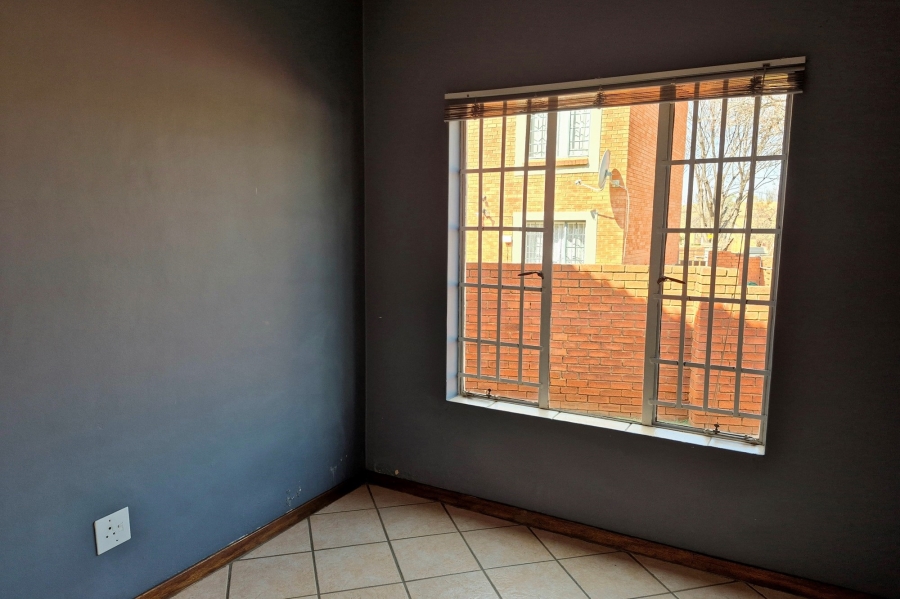 3 Bedroom Property for Sale in Die Hoewes Gauteng