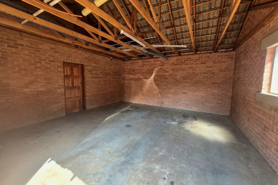 3 Bedroom Property for Sale in Die Hoewes Gauteng