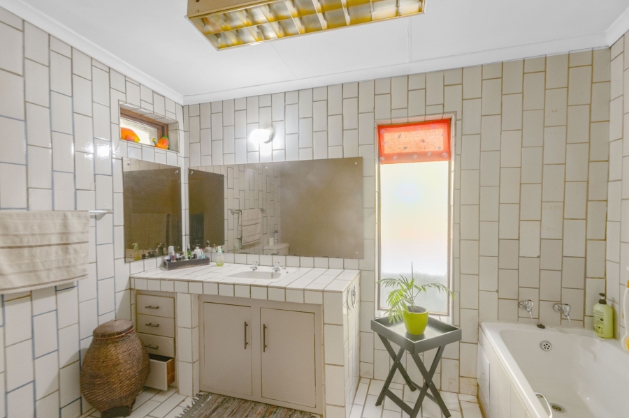 4 Bedroom Property for Sale in Sonnedal AH Gauteng