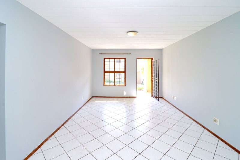 2 Bedroom Property for Sale in Robindale Gauteng