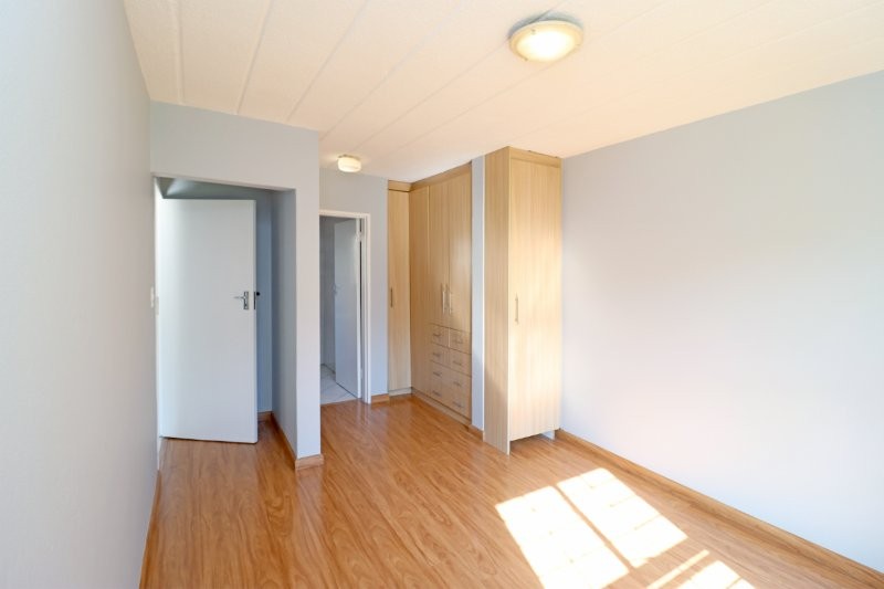 2 Bedroom Property for Sale in Robindale Gauteng