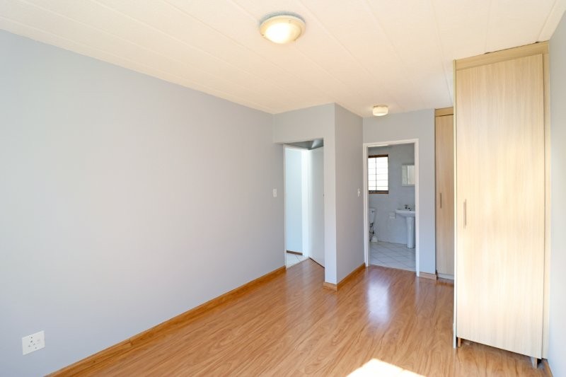 2 Bedroom Property for Sale in Robindale Gauteng