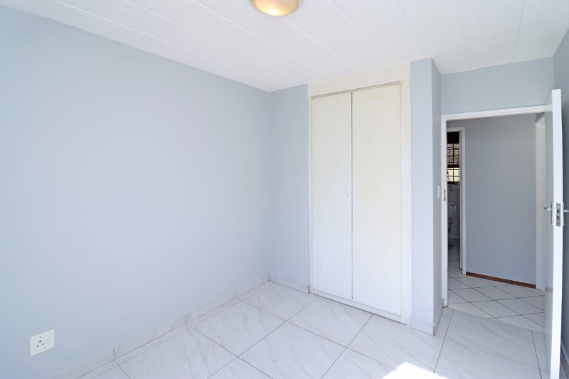 2 Bedroom Property for Sale in Robindale Gauteng