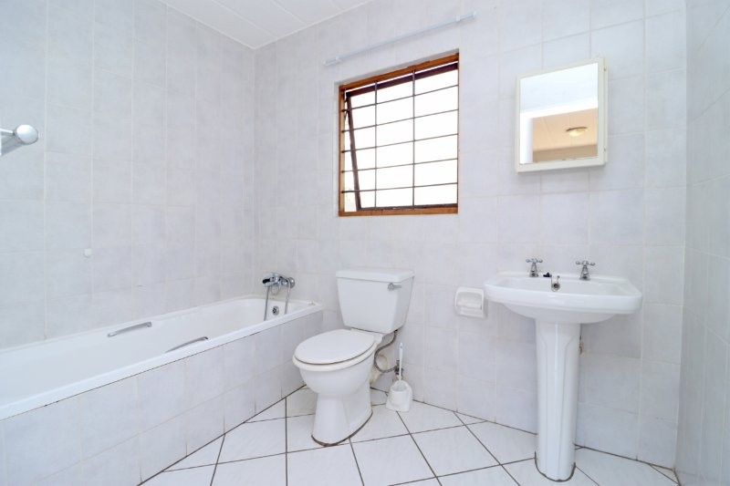 2 Bedroom Property for Sale in Robindale Gauteng