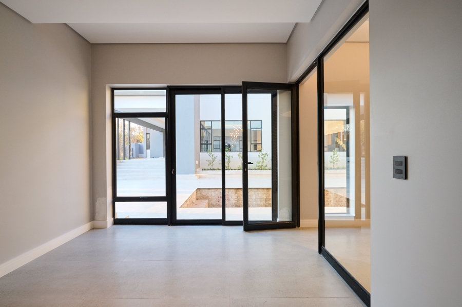 6 Bedroom Property for Sale in Waterfall Country Estate Gauteng