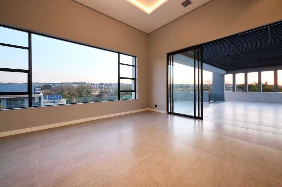 6 Bedroom Property for Sale in Waterfall Country Estate Gauteng