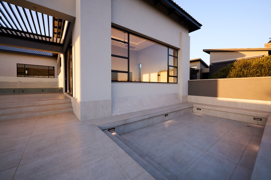 6 Bedroom Property for Sale in Waterfall Country Estate Gauteng