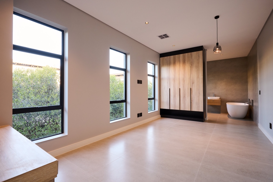 6 Bedroom Property for Sale in Waterfall Country Estate Gauteng