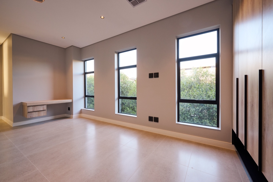 6 Bedroom Property for Sale in Waterfall Country Estate Gauteng