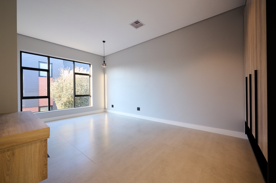 6 Bedroom Property for Sale in Waterfall Country Estate Gauteng