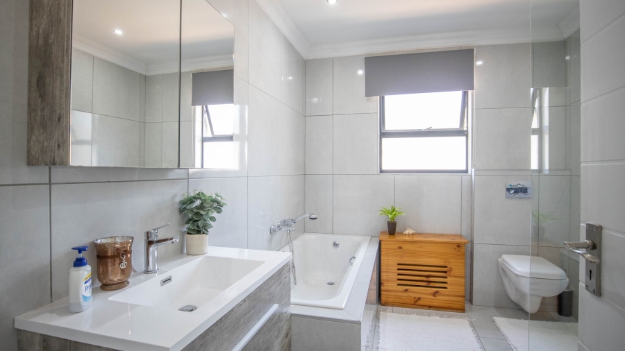 4 Bedroom Property for Sale in Magalieskruin Gauteng