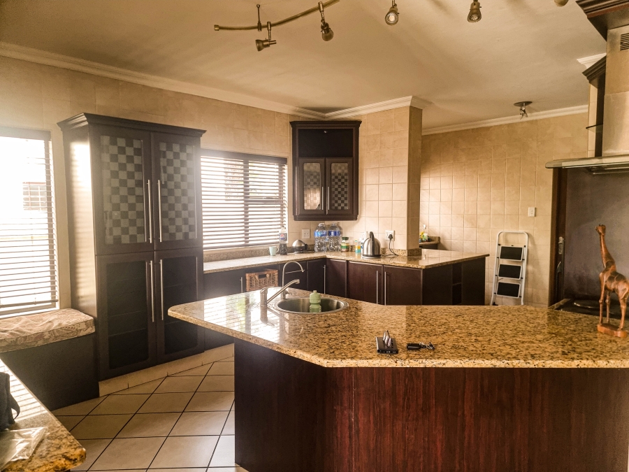 To Let 5 Bedroom Property for Rent in Ruimsig Gauteng
