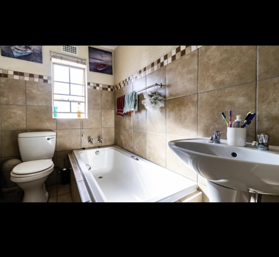 3 Bedroom Property for Sale in Albertsdal Gauteng