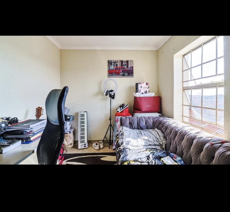 3 Bedroom Property for Sale in Albertsdal Gauteng
