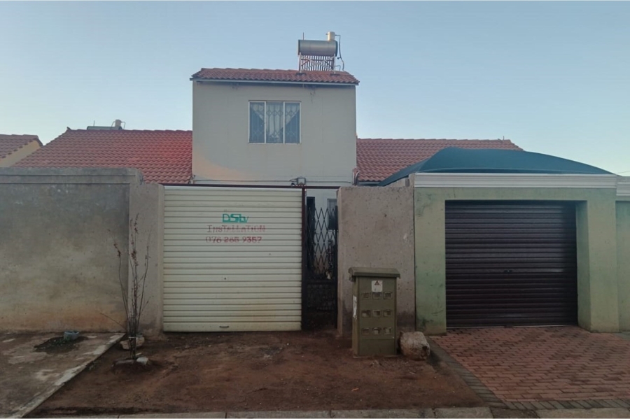 2 Bedroom Property for Sale in Lufhereng Gauteng