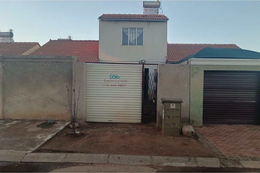 2 Bedroom Property for Sale in Lufhereng Gauteng