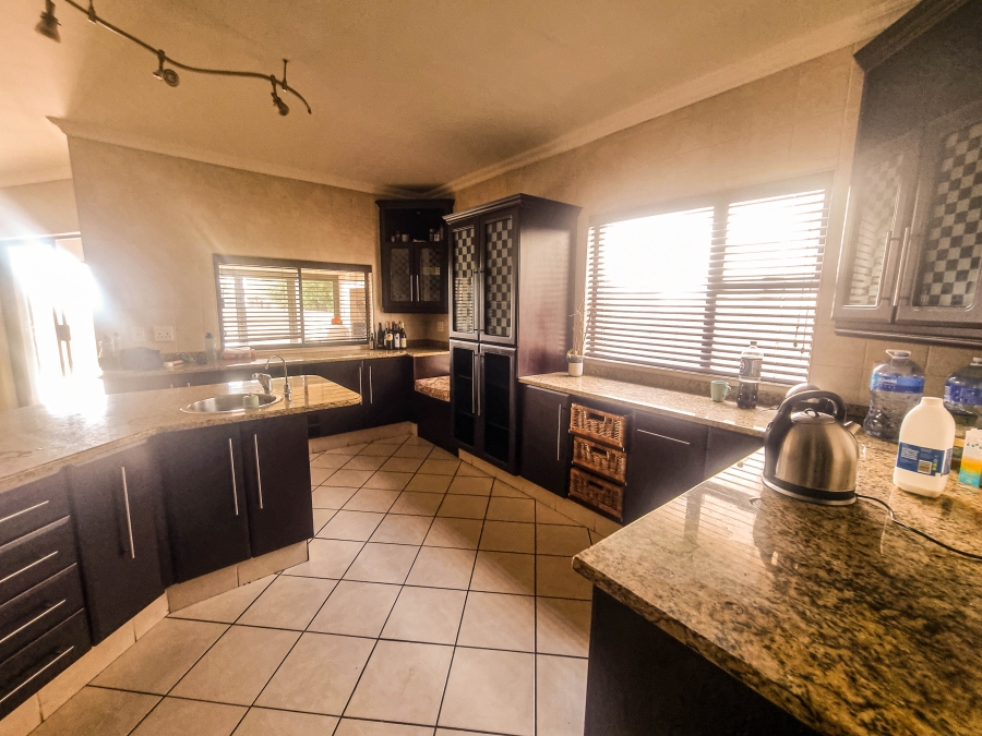 5 Bedroom Property for Sale in Ruimsig Gauteng
