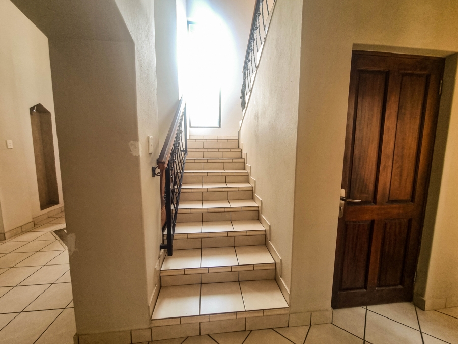 5 Bedroom Property for Sale in Ruimsig Gauteng