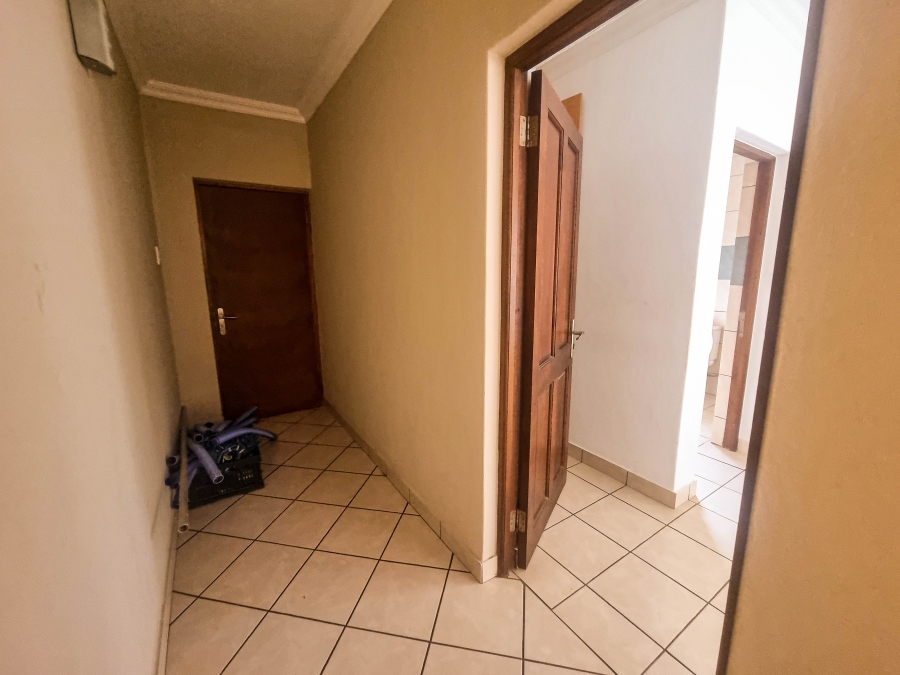 5 Bedroom Property for Sale in Ruimsig Gauteng