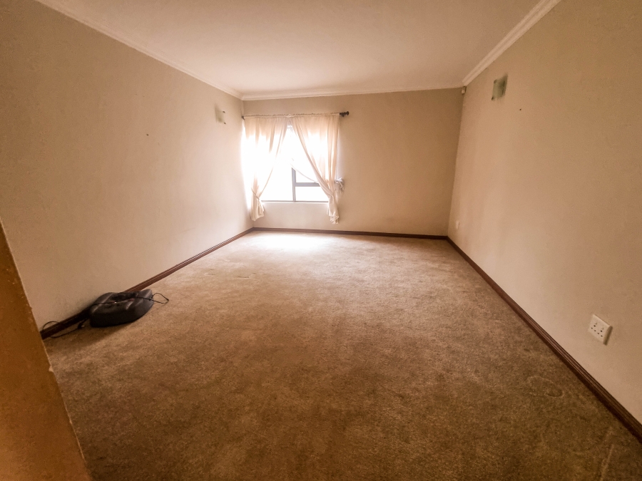 5 Bedroom Property for Sale in Ruimsig Gauteng
