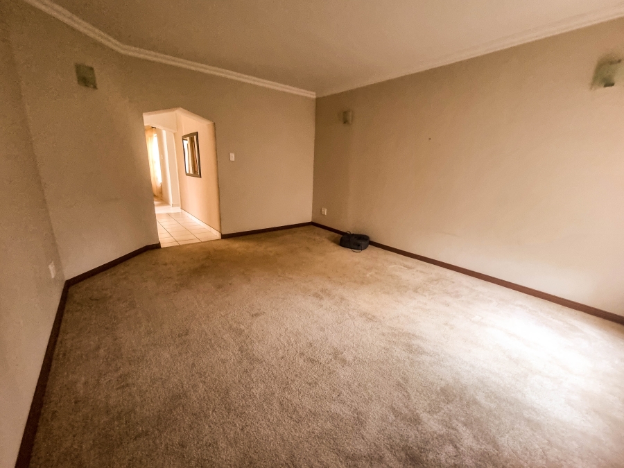5 Bedroom Property for Sale in Ruimsig Gauteng