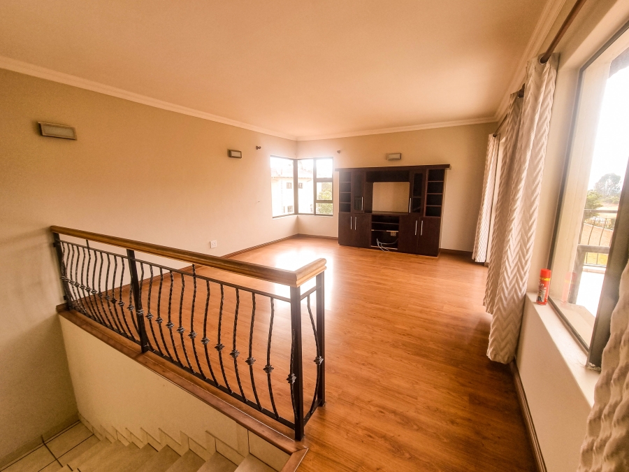 5 Bedroom Property for Sale in Ruimsig Gauteng