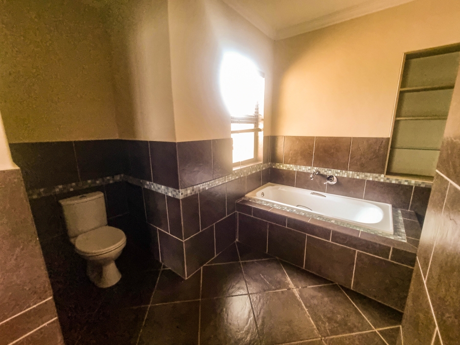 5 Bedroom Property for Sale in Ruimsig Gauteng
