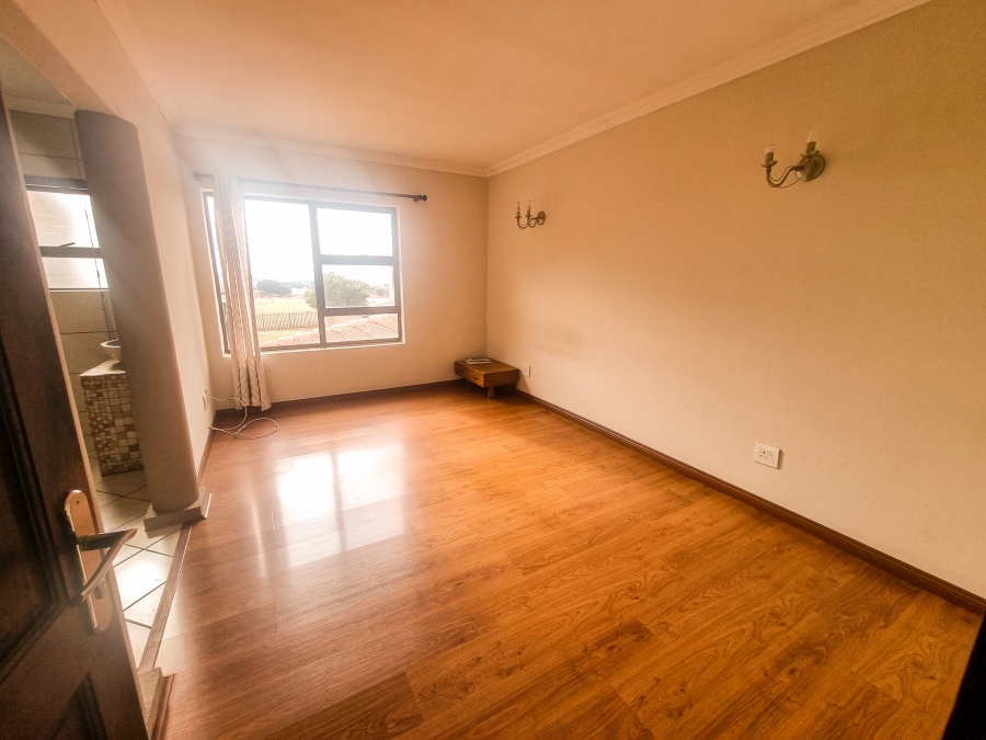 5 Bedroom Property for Sale in Ruimsig Gauteng