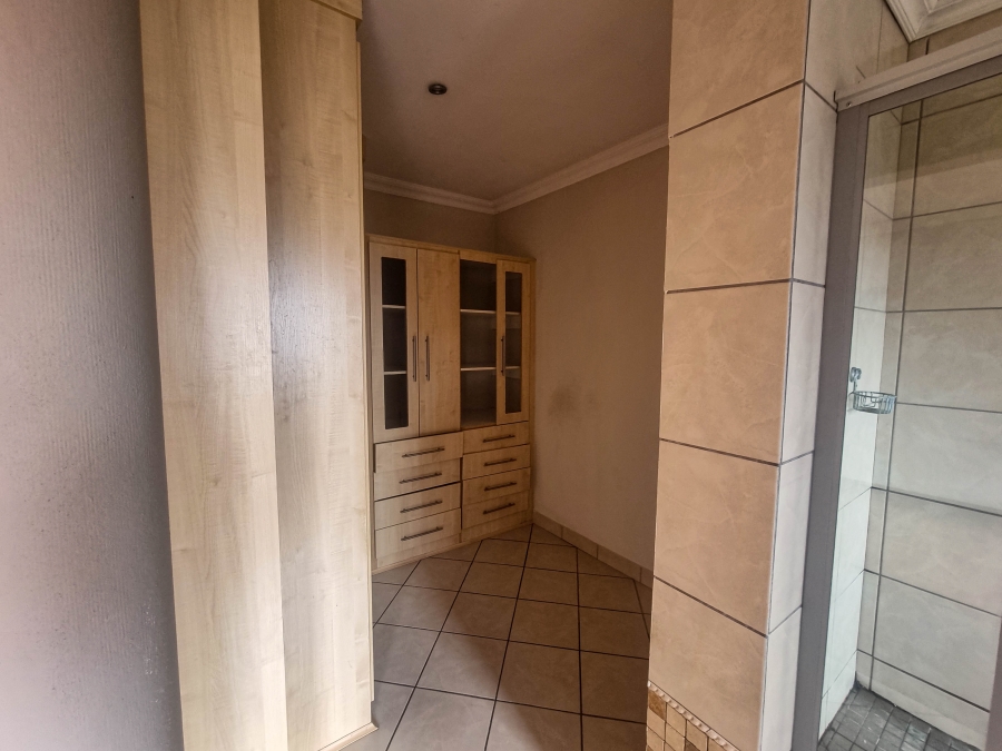 5 Bedroom Property for Sale in Ruimsig Gauteng