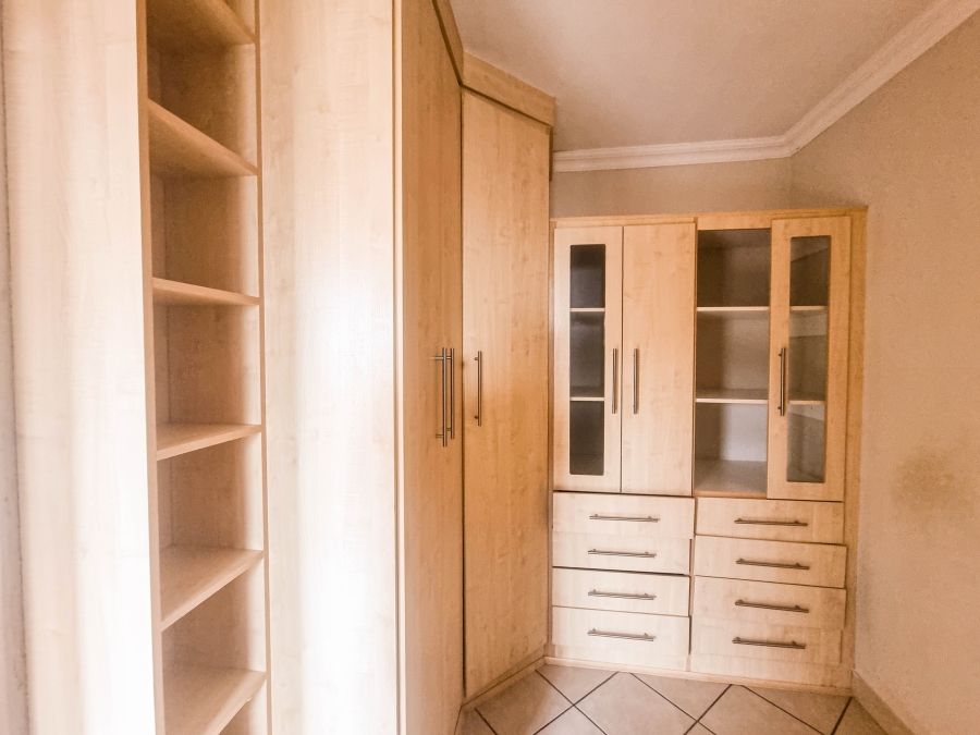 5 Bedroom Property for Sale in Ruimsig Gauteng