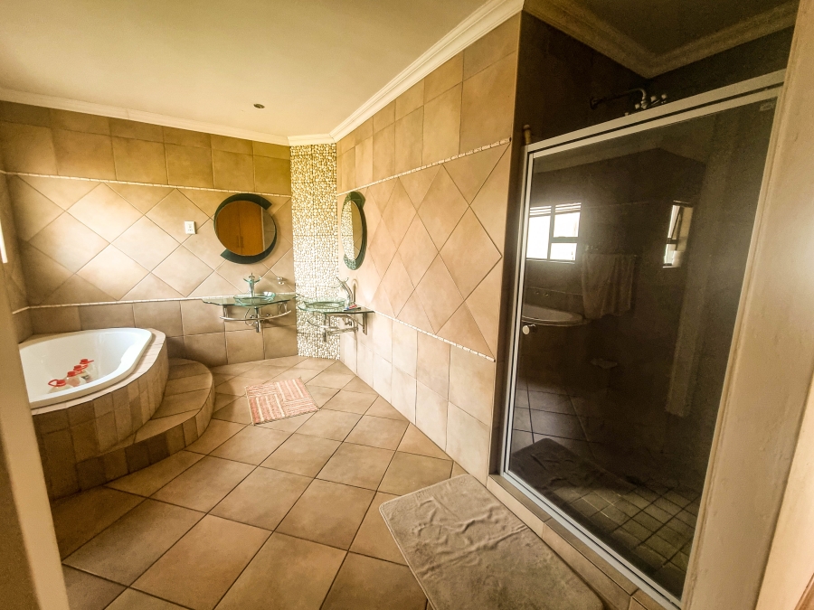 5 Bedroom Property for Sale in Ruimsig Gauteng