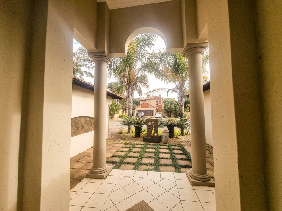 5 Bedroom Property for Sale in Ruimsig Gauteng