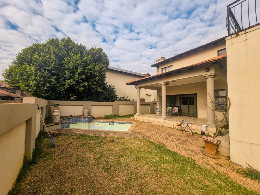 5 Bedroom Property for Sale in Ruimsig Gauteng