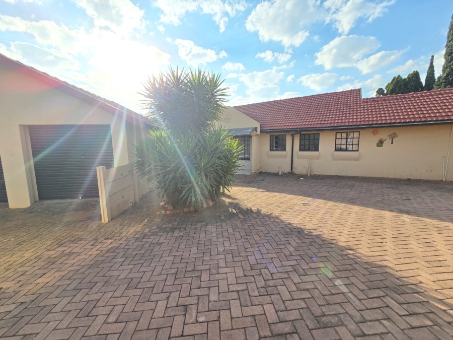 To Let 1 Bedroom Property for Rent in Highway Gardens Gauteng